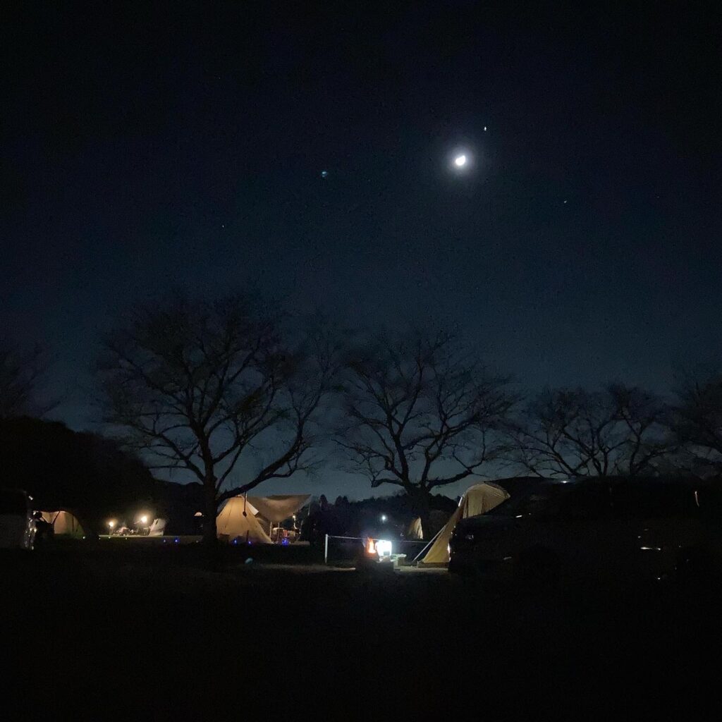 キャンプ場の夜