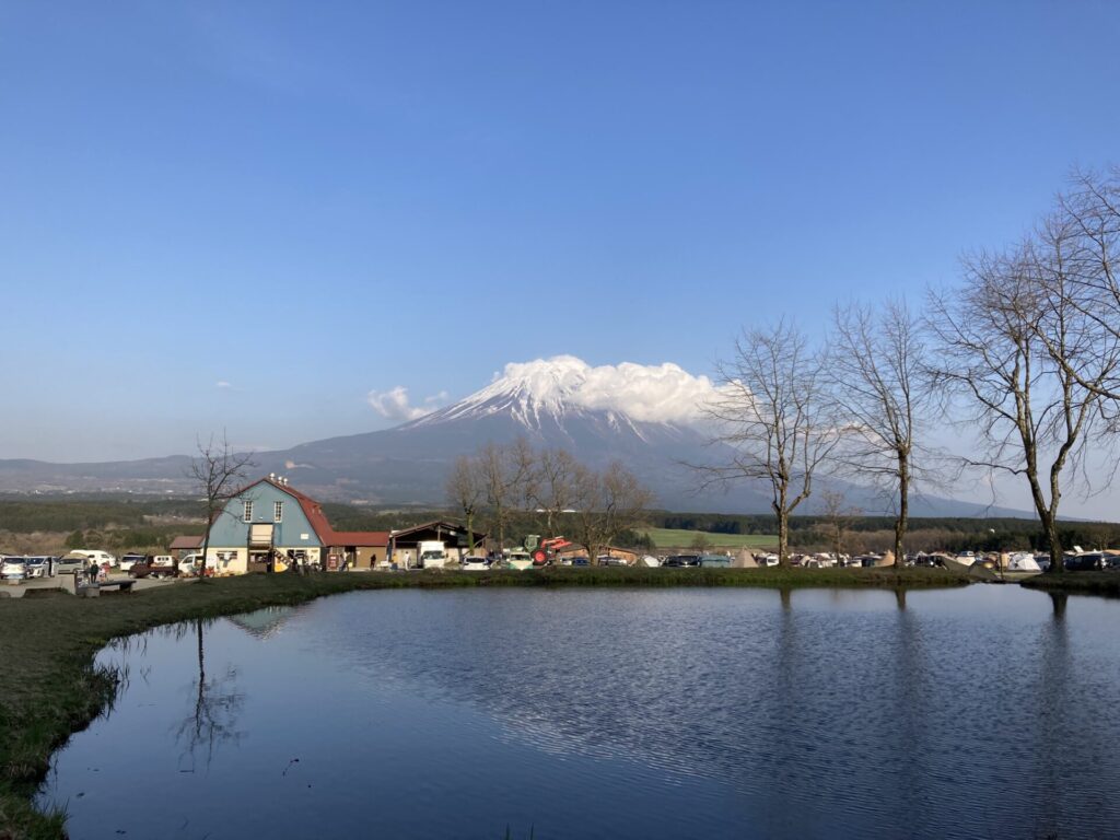 池からの富士山