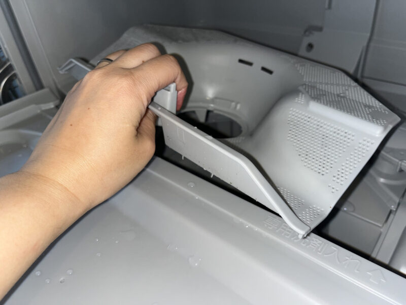 パナソニック食洗機NP‑TA5‑Wの排水口カバー