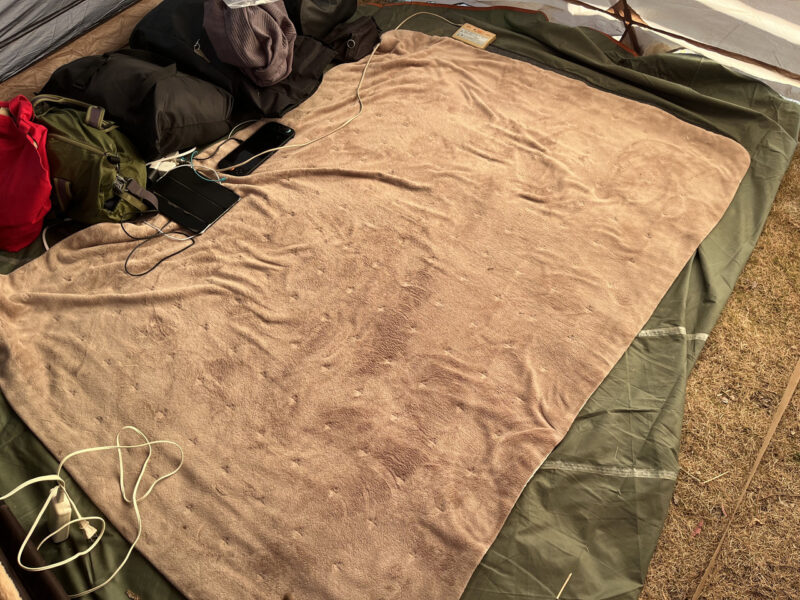 テント内のホットカーペット