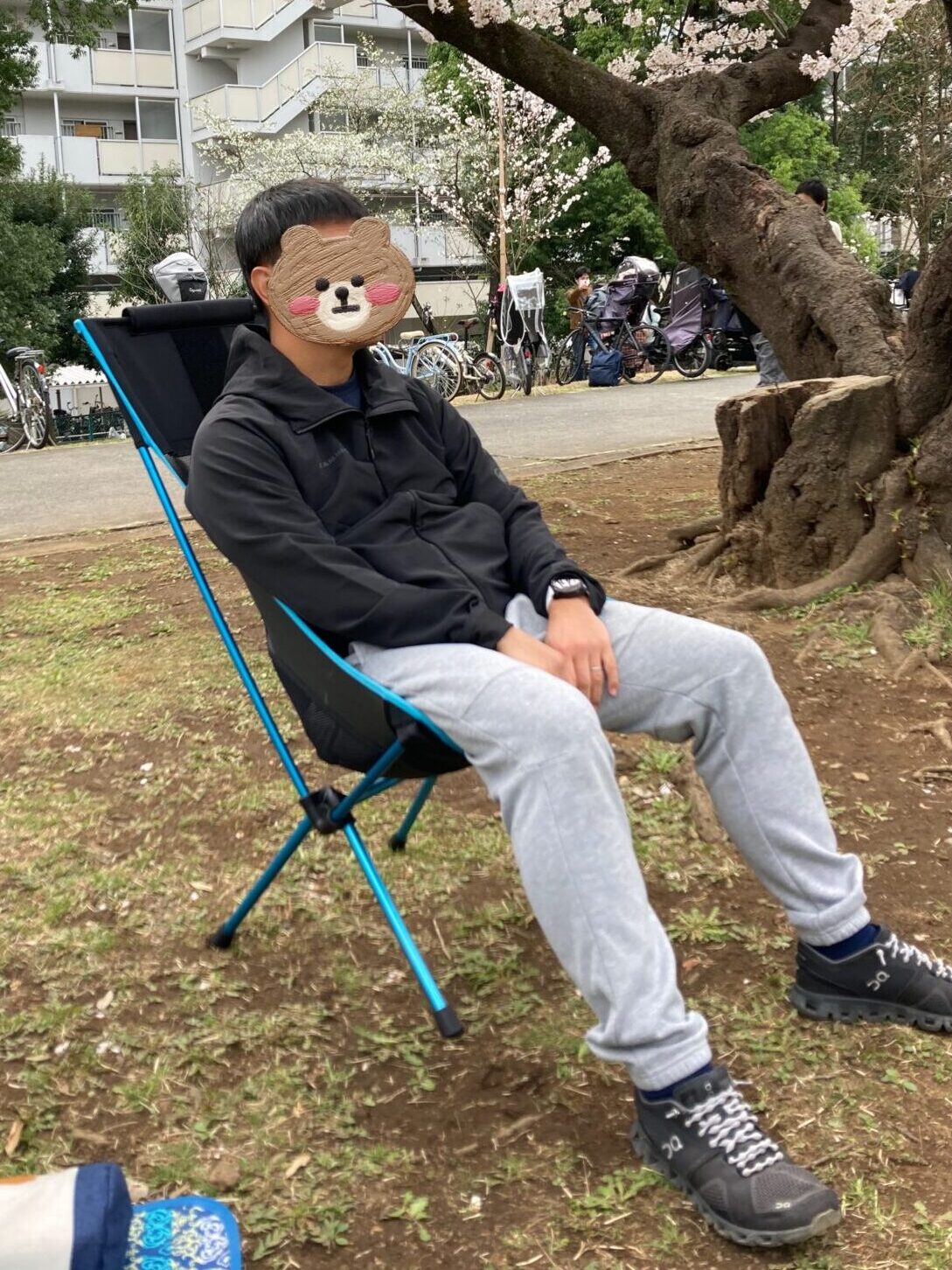 サンセットチェアに男性が座った写真